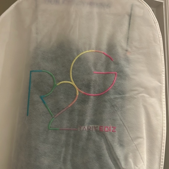 TARIK EDIZ 52020
Size 6 US but fits 2. Worn once, 10/10 condition, dry cleaned. - Picture 7 of 8